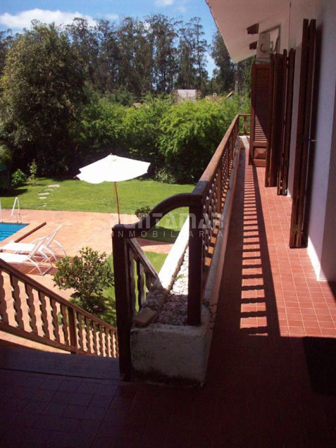 Casa ID.210677 - ALQUILER CASA DE 6 DORMITORIOS CON PISCINA 