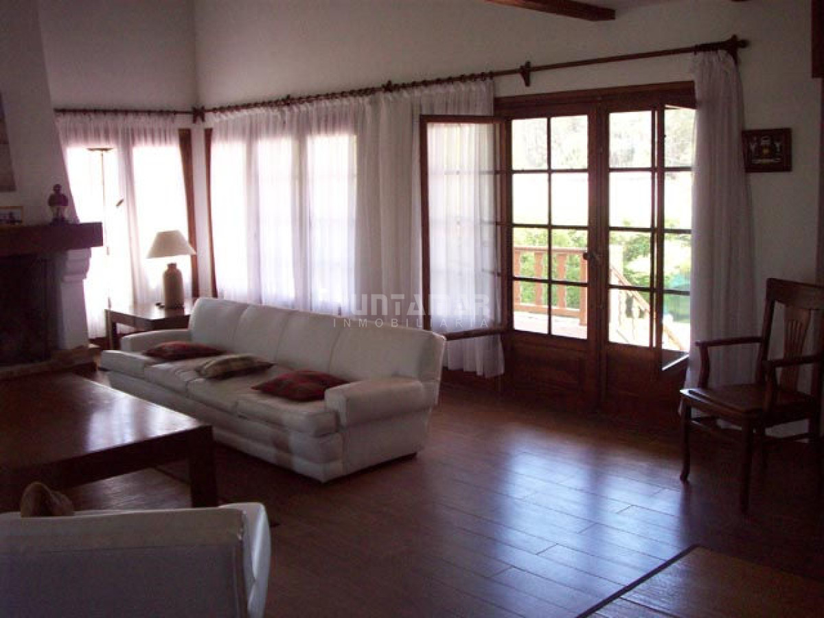 Casa ID.210677 - ALQUILER CASA DE 6 DORMITORIOS CON PISCINA 