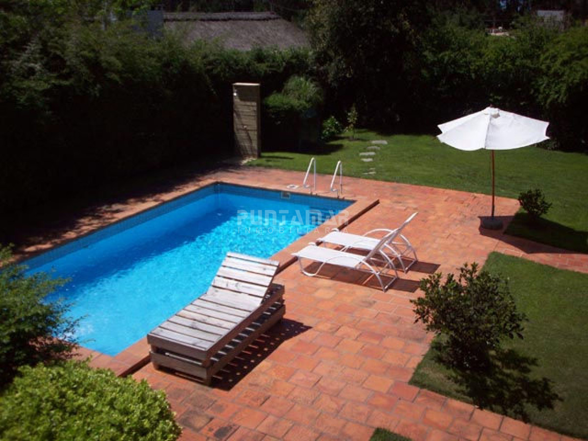 Casa ID.210677 - ALQUILER CASA DE 6 DORMITORIOS CON PISCINA 