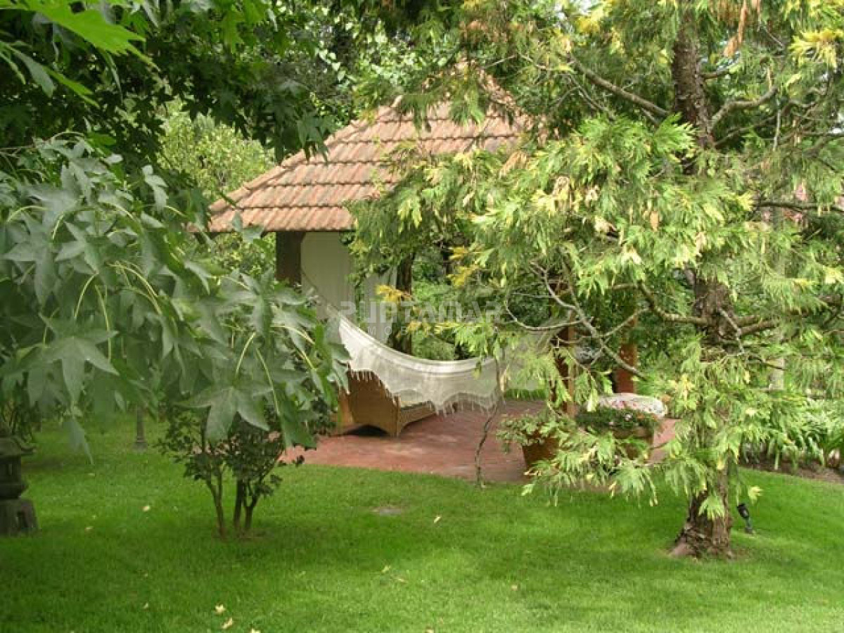 Casa ID.210677 - ALQUILER CASA DE 6 DORMITORIOS CON PISCINA 