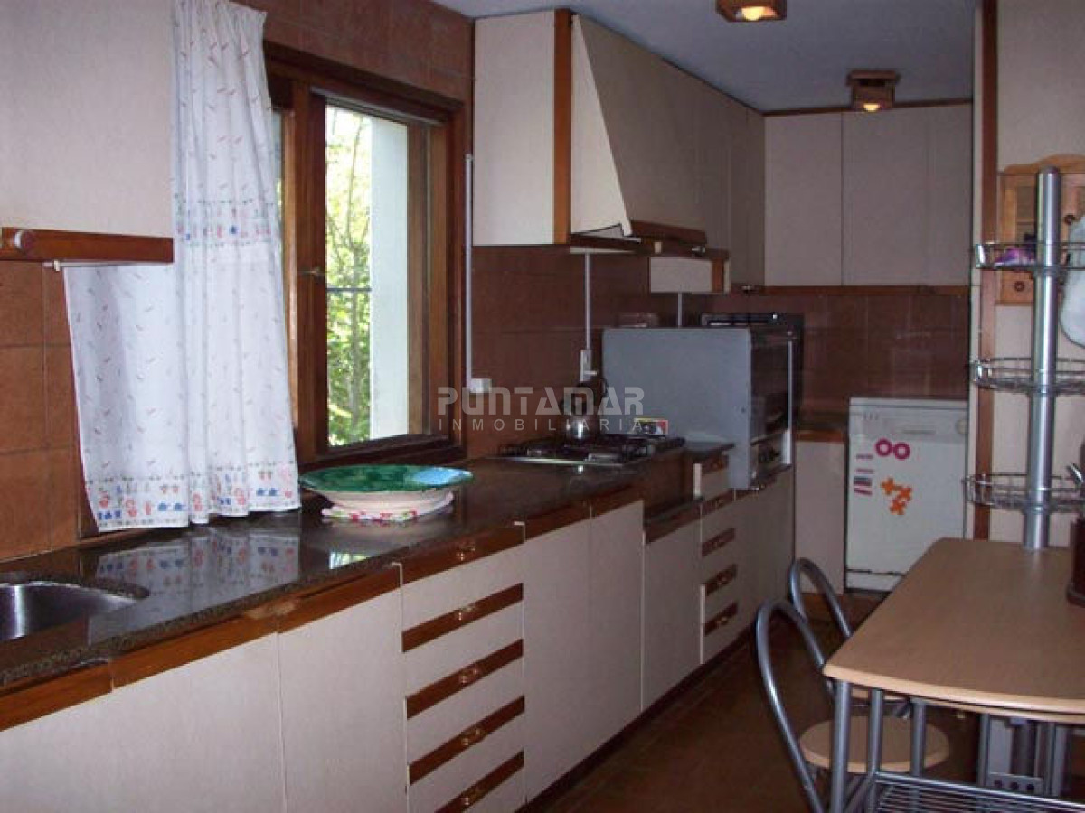 Casa ID.210677 - ALQUILER CASA DE 6 DORMITORIOS CON PISCINA 