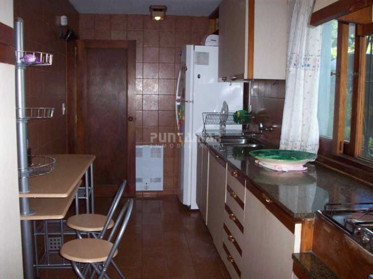 Casa ID.210677 - ALQUILER CASA DE 6 DORMITORIOS CON PISCINA 