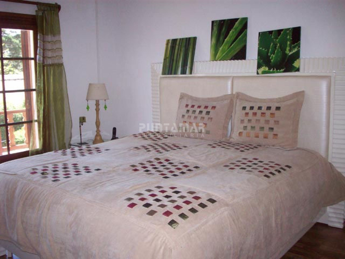 Casa ID.210677 - ALQUILER CASA DE 6 DORMITORIOS CON PISCINA 