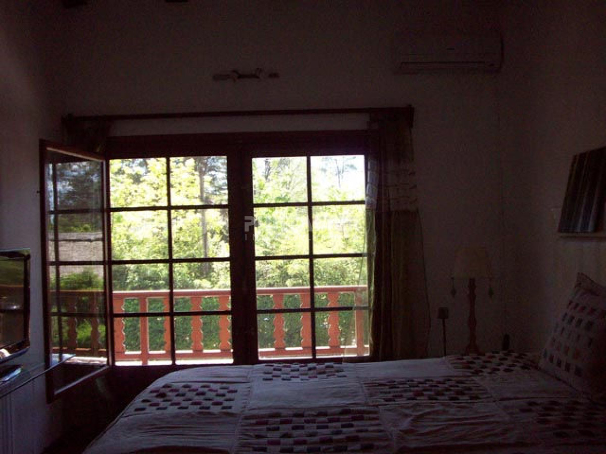 Casa ID.210677 - ALQUILER CASA DE 6 DORMITORIOS CON PISCINA 