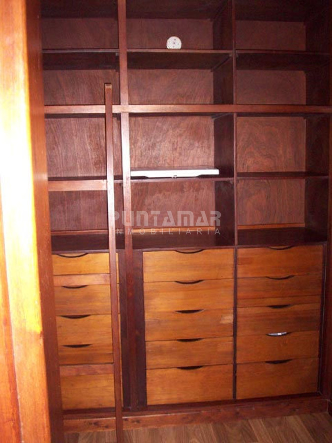 Casa ID.210677 - ALQUILER CASA DE 6 DORMITORIOS CON PISCINA 