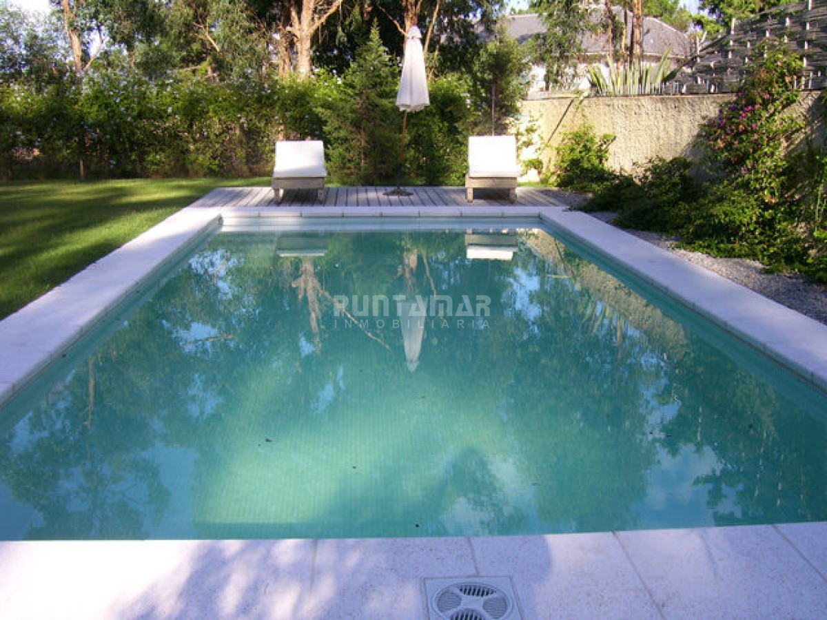 Casa ID.210729 - ALQUILER DE CASA EN LA BARRA 4 DORMITORIOS EN SUITE CON PISCINA