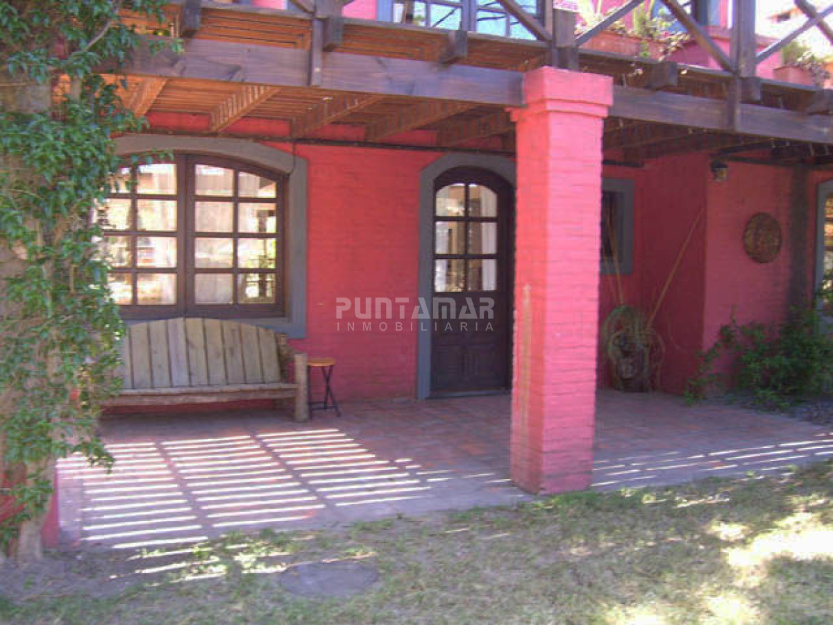 Casa ID.210774 - VENTA DE CASA EN MONTOYA CUATRO DORMITORIOS 