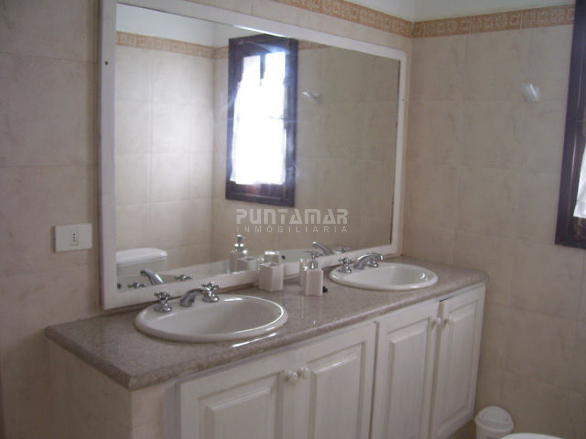 Casa ID.210799 - CASA EN ALQUILER EN LA BARRA DE 5 DORMITORIOS A METROS DE LA PLAYA