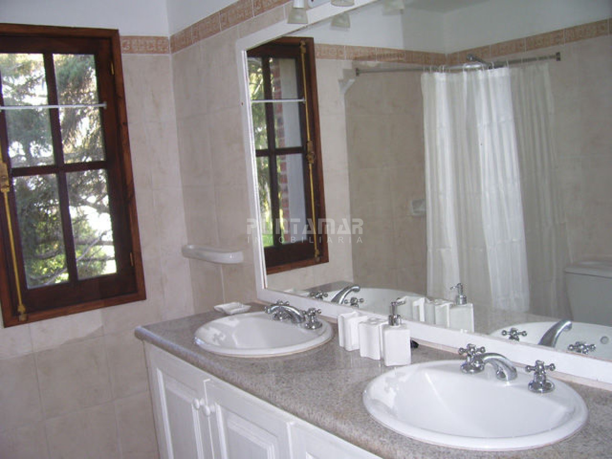 Casa ID.210799 - CASA EN ALQUILER EN LA BARRA DE 5 DORMITORIOS A METROS DE LA PLAYA