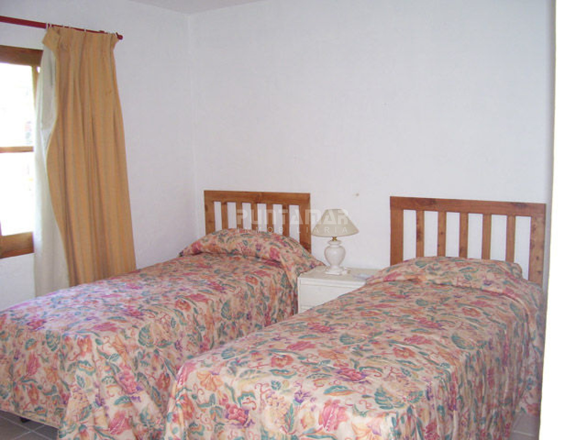 Casa ID.210800 - CASA DE 5 DORMITORIOS EN ALQUILER EN EL CORAZON DE LA BARRA