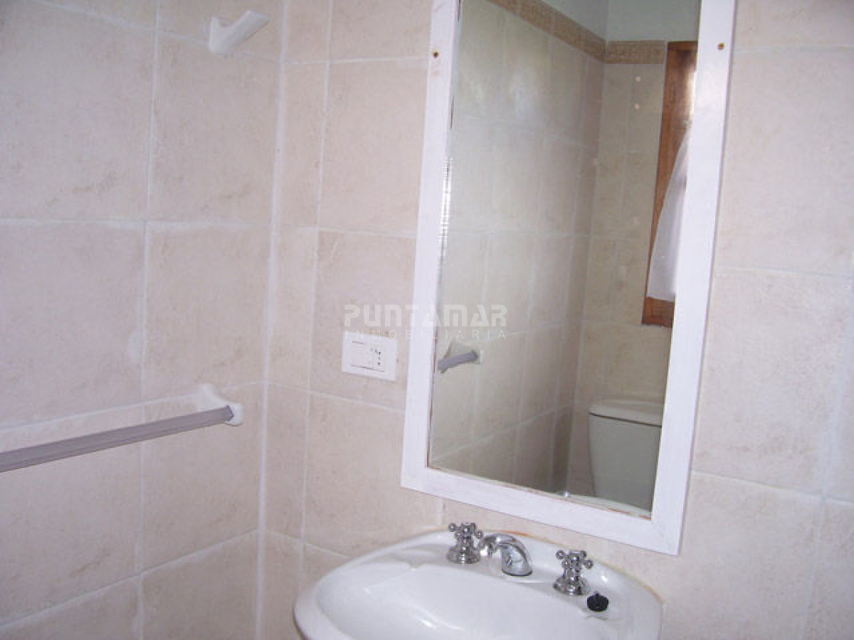 Casa ID.210800 - CASA DE 5 DORMITORIOS EN ALQUILER EN EL CORAZON DE LA BARRA