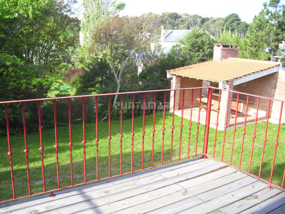 Casa ID.210800 - CASA DE 5 DORMITORIOS EN ALQUILER EN EL CORAZON DE LA BARRA