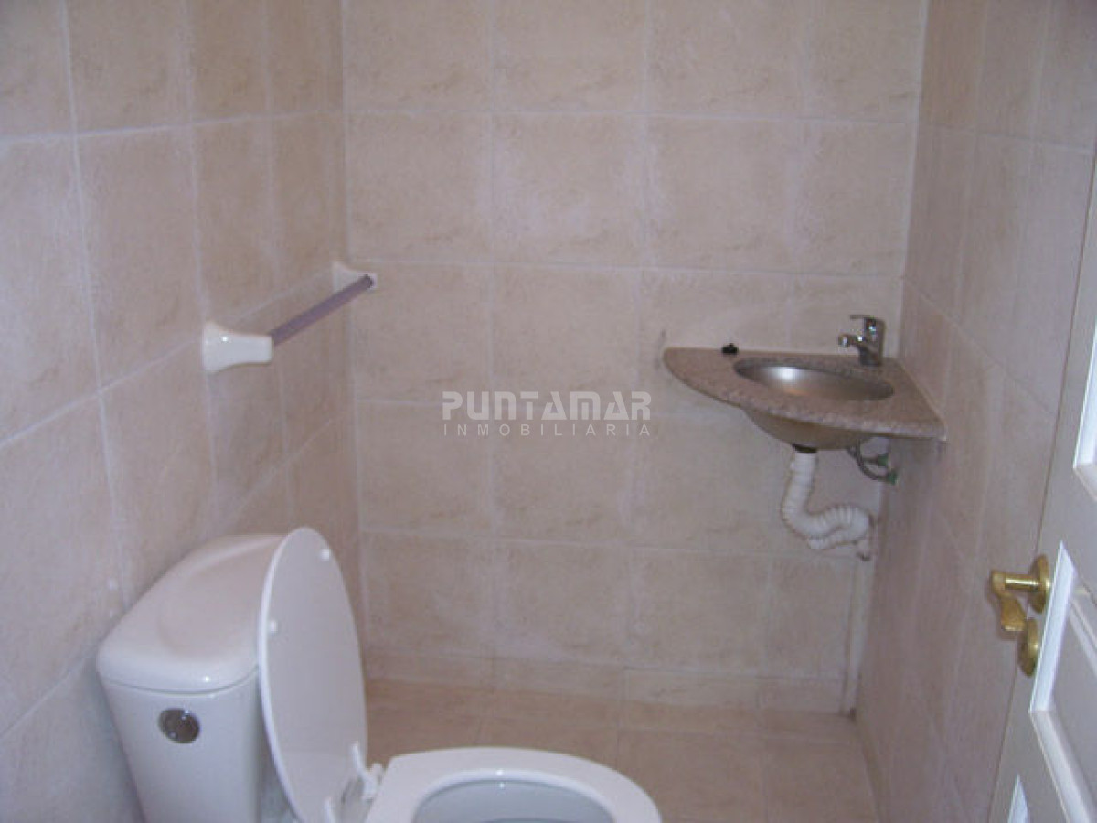 Casa ID.210800 - CASA DE 5 DORMITORIOS EN ALQUILER EN EL CORAZON DE LA BARRA