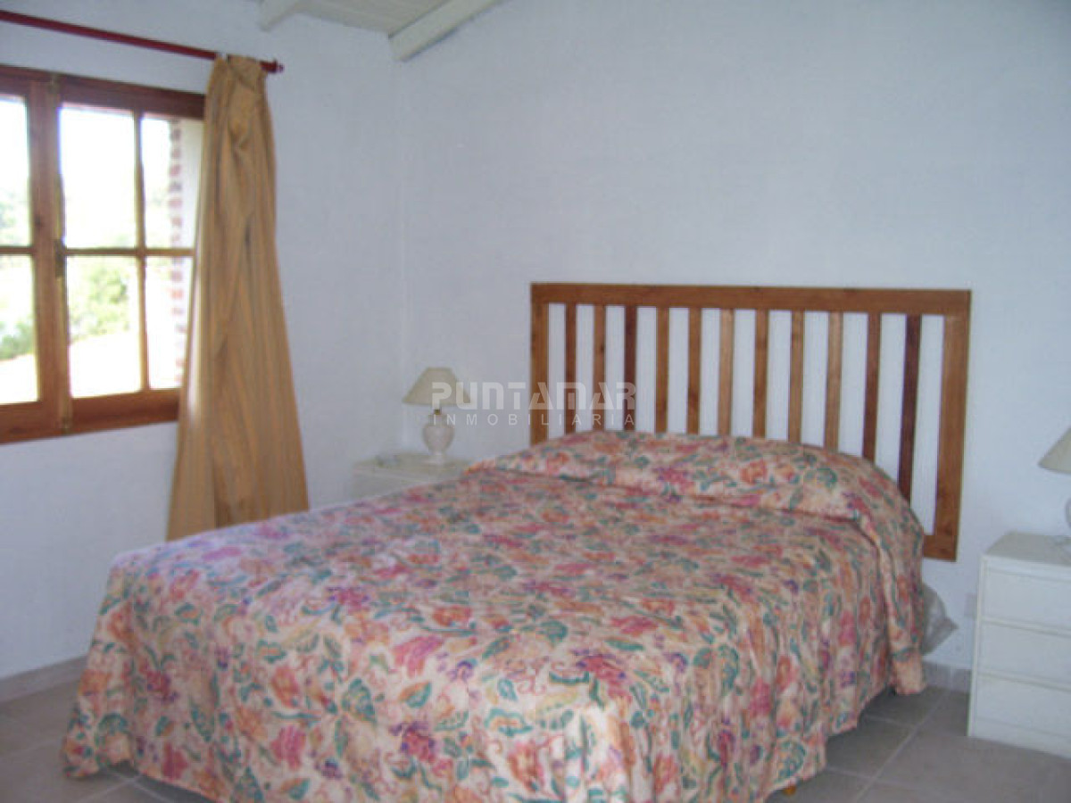 Casa ID.210800 - CASA DE 5 DORMITORIOS EN ALQUILER EN EL CORAZON DE LA BARRA