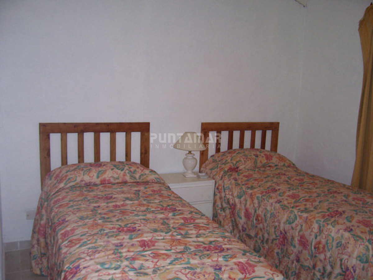 Casa ID.210800 - CASA DE 5 DORMITORIOS EN ALQUILER EN EL CORAZON DE LA BARRA