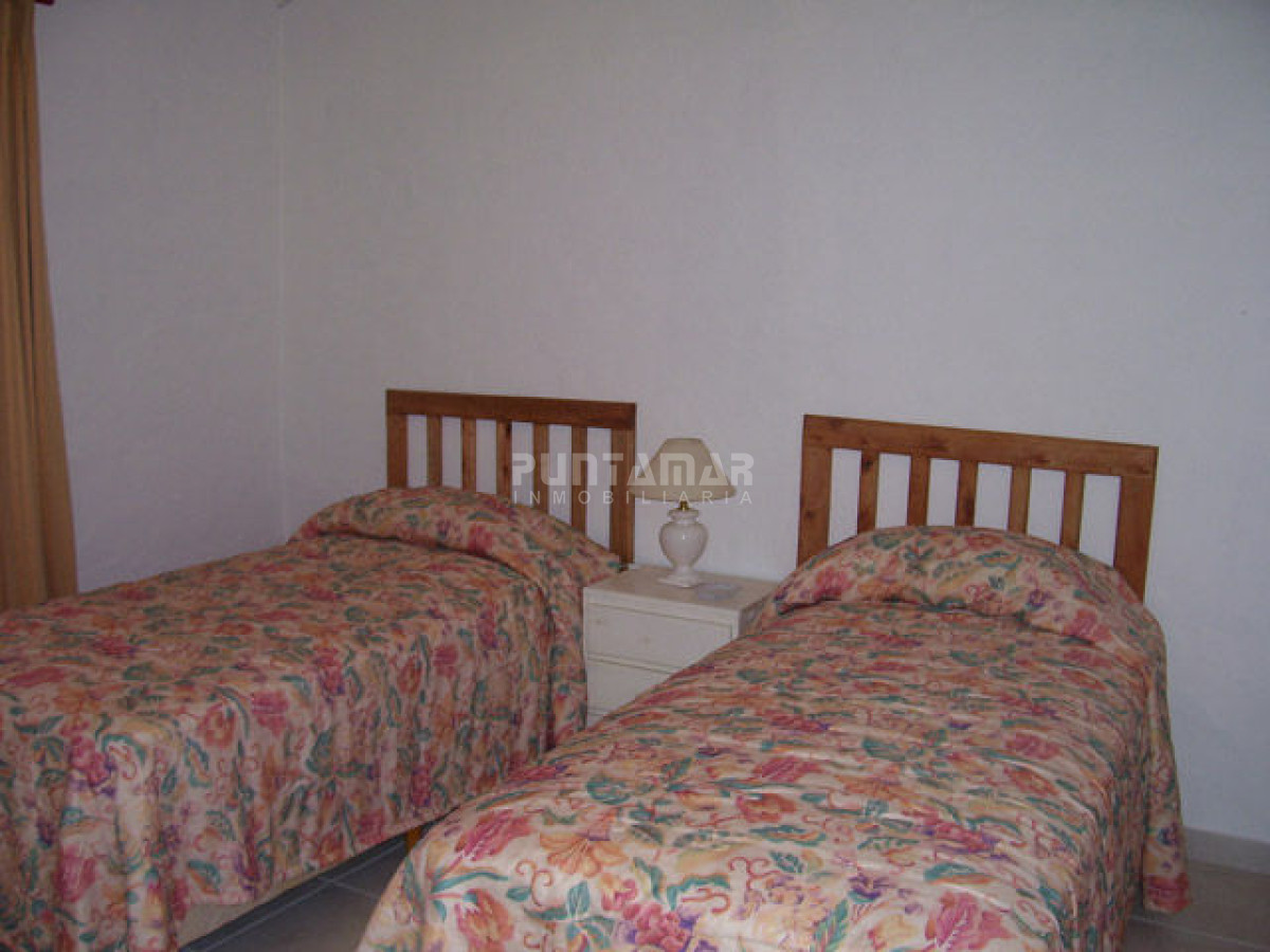 Casa ID.210800 - CASA DE 5 DORMITORIOS EN ALQUILER EN EL CORAZON DE LA BARRA