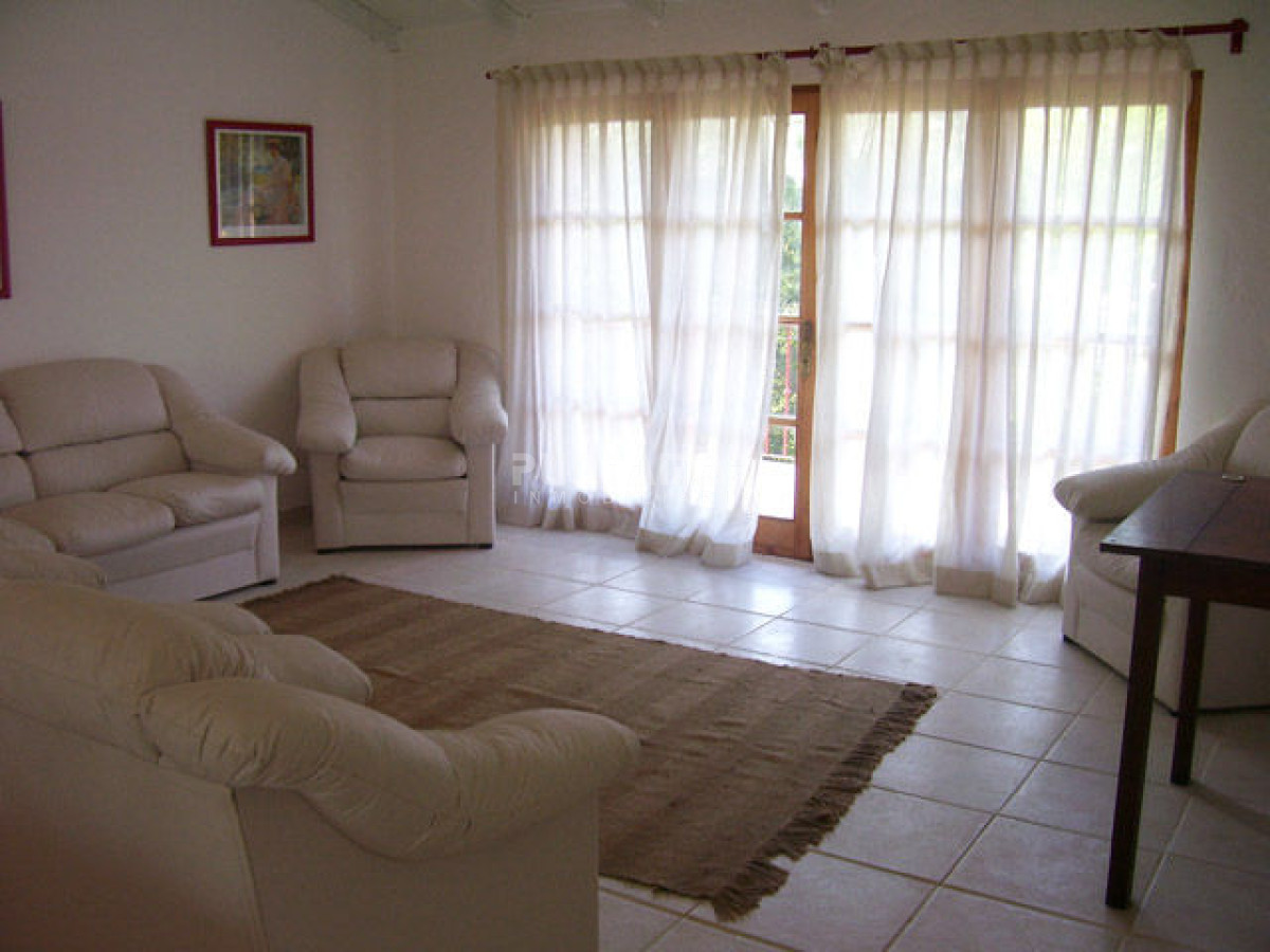 Casa ID.210800 - CASA DE 5 DORMITORIOS EN ALQUILER EN EL CORAZON DE LA BARRA