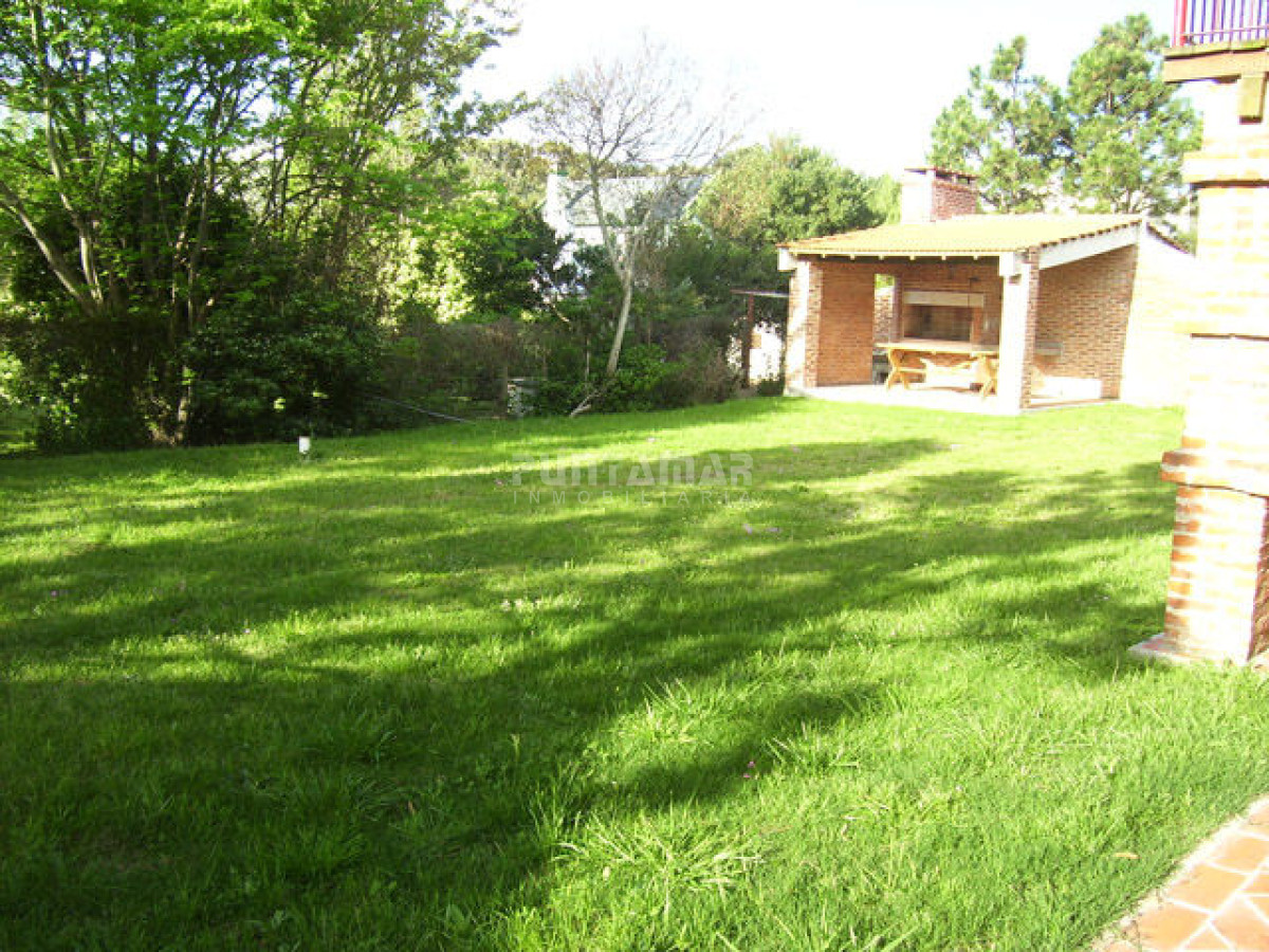 Casa ID.210800 - CASA DE 5 DORMITORIOS EN ALQUILER EN EL CORAZON DE LA BARRA