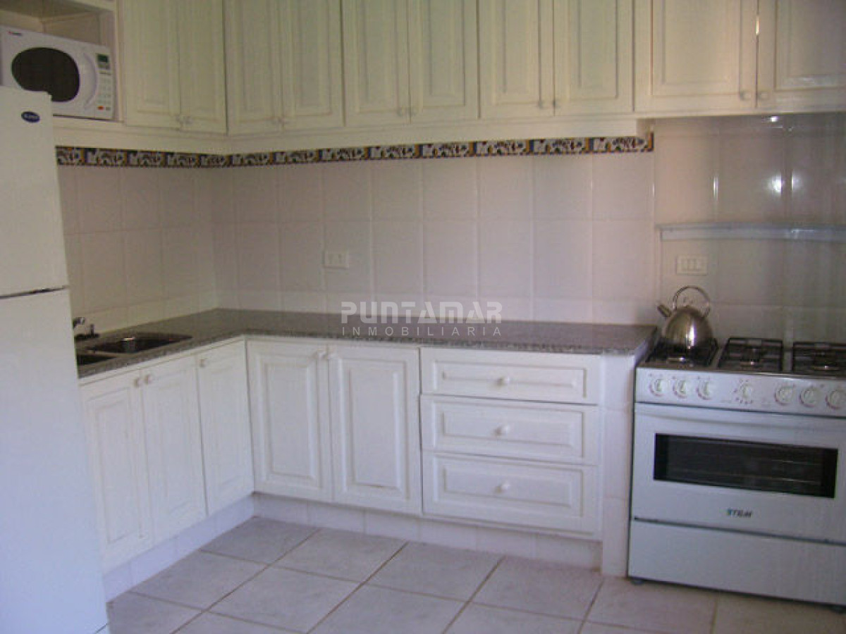 Casa ID.210800 - CASA DE 5 DORMITORIOS EN ALQUILER EN EL CORAZON DE LA BARRA