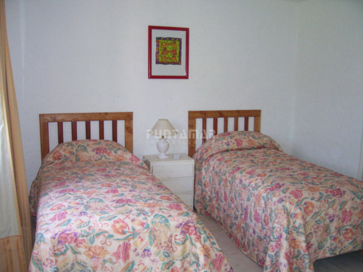 Casa ID.210800 - CASA DE 5 DORMITORIOS EN ALQUILER EN EL CORAZON DE LA BARRA