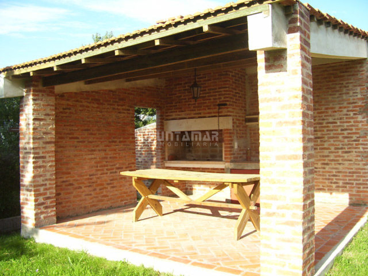 Casa ID.210800 - CASA DE 5 DORMITORIOS EN ALQUILER EN EL CORAZON DE LA BARRA