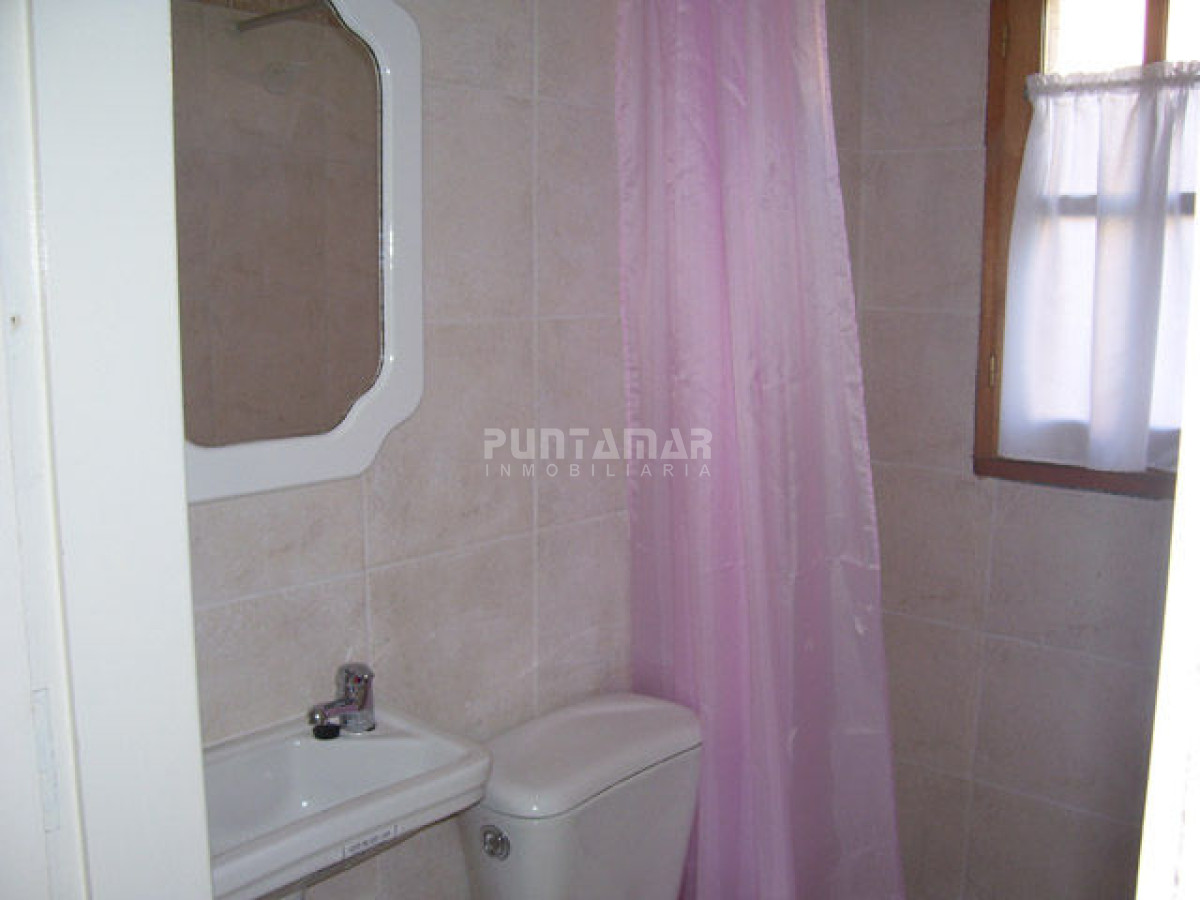 Casa ID.210800 - CASA DE 5 DORMITORIOS EN ALQUILER EN EL CORAZON DE LA BARRA