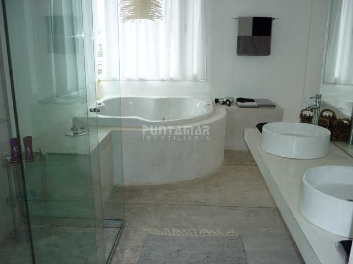 Casa ID.210811 - ALQUILER MODERNA CASA EN MONTOYA