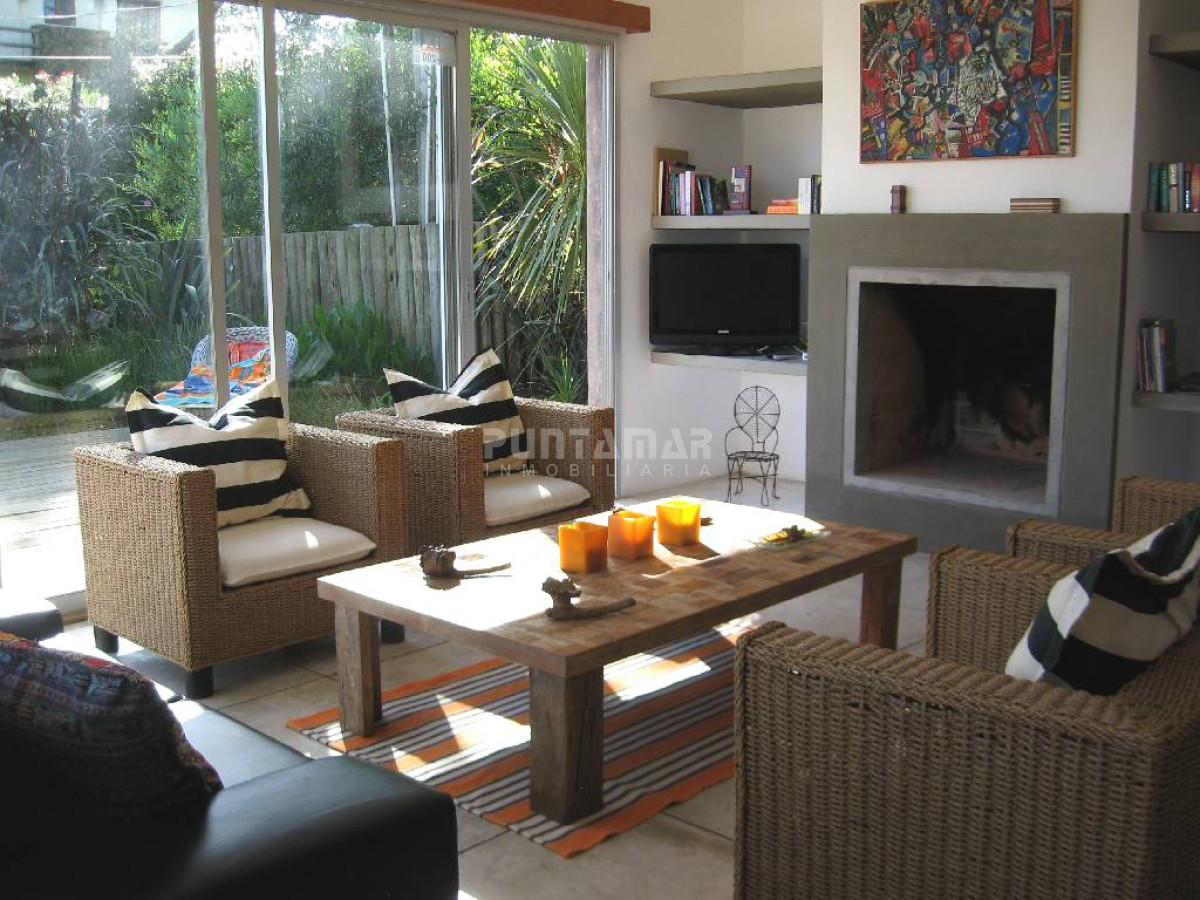 Casa ID.210811 - ALQUILER MODERNA CASA EN MONTOYA