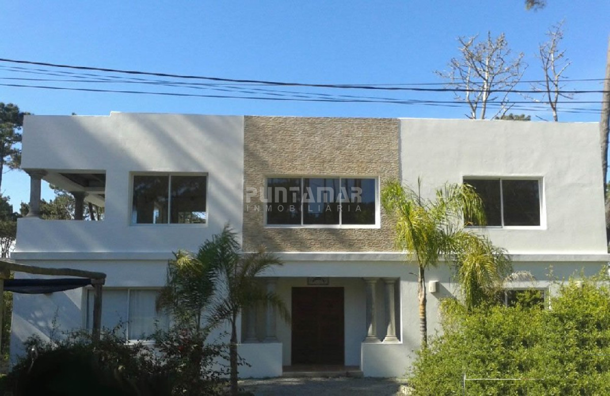 Casa ID.210842 - Casa de 5 dormitorios en alquiler en Montoya