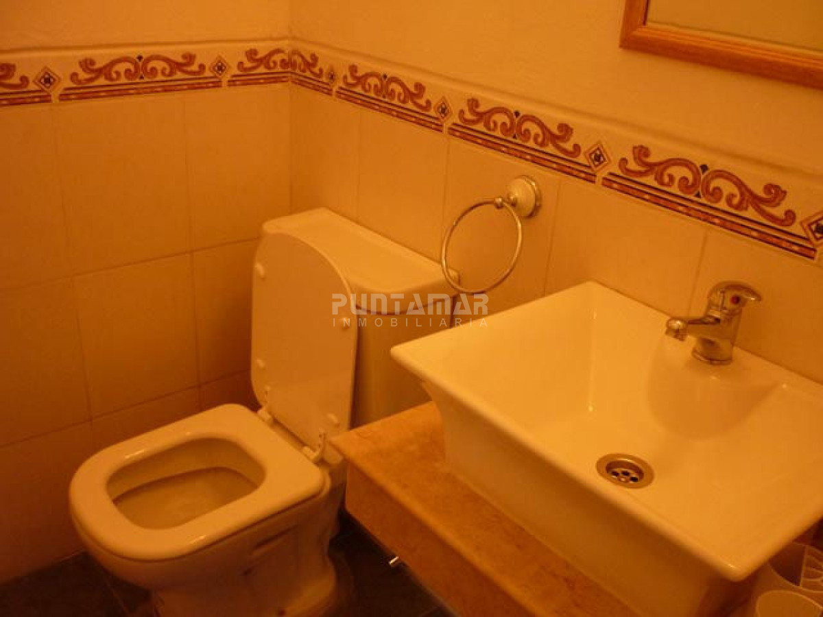 Casa ID.210842 - Casa de 5 dormitorios en alquiler en Montoya