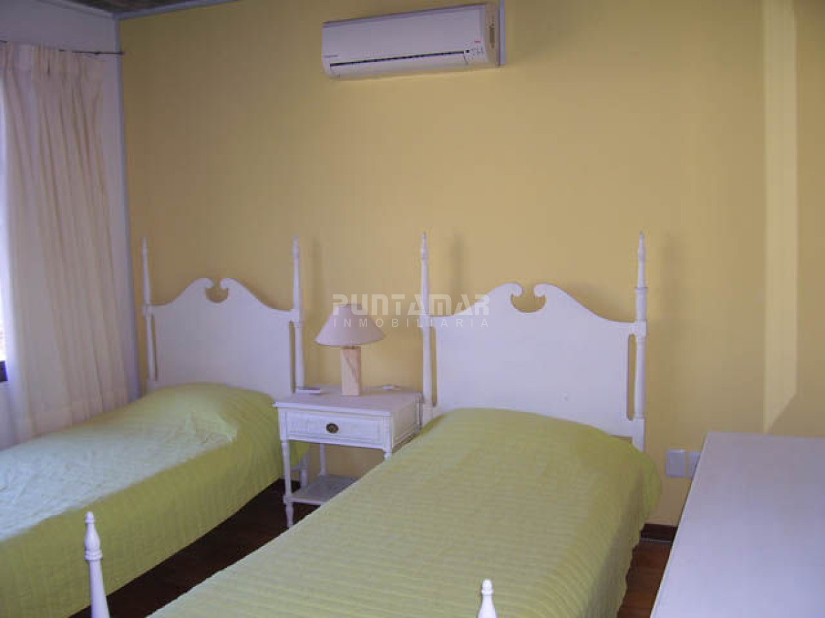 Casa ID.210846 - HERMOSA CASA DE 3 DORMITORIOS CON PISCINA EN MONTOYA 