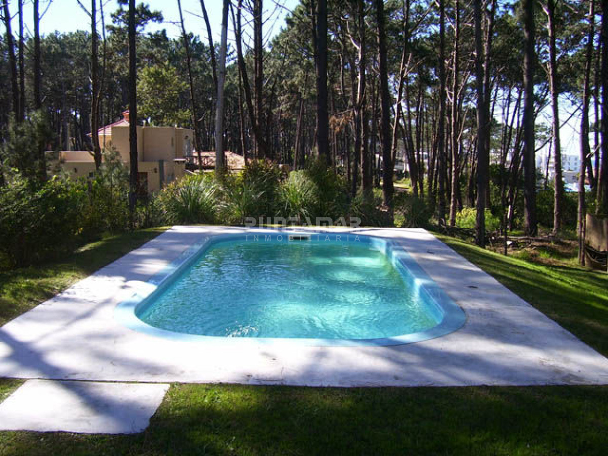 Casa ID.210846 - HERMOSA CASA DE 3 DORMITORIOS CON PISCINA EN MONTOYA 