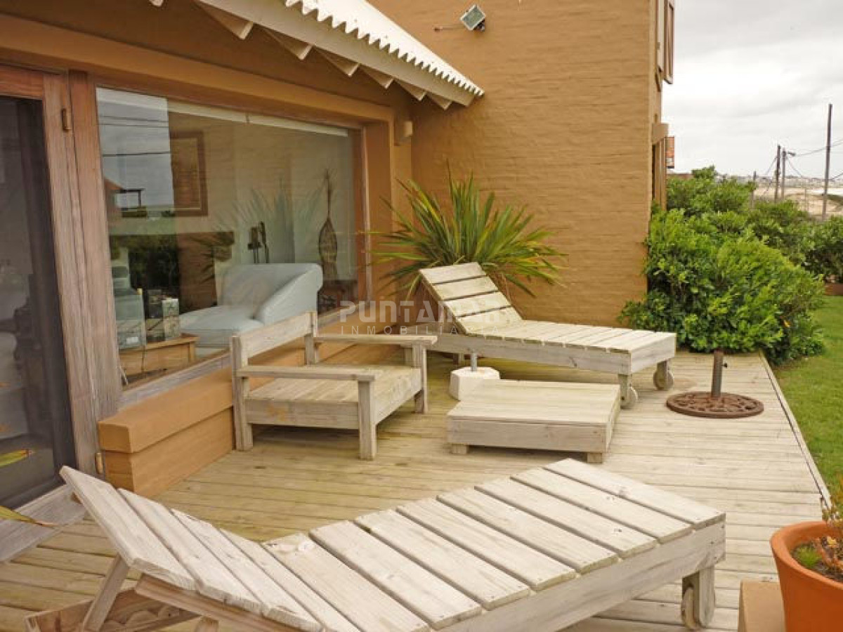 Casa ID.210898 - ALQUILER HERMOSA CASA FRENTE A LA PLAYA DE MONTOYA