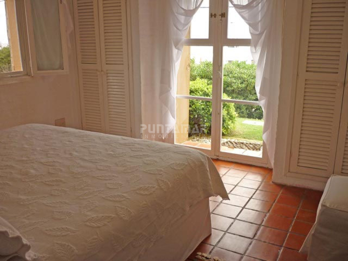 Casa ID.210898 - ALQUILER HERMOSA CASA FRENTE A LA PLAYA DE MONTOYA
