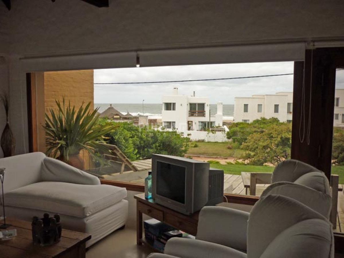 Casa ID.210898 - ALQUILER HERMOSA CASA FRENTE A LA PLAYA DE MONTOYA