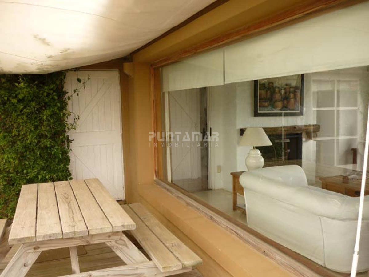 Casa ID.210898 - ALQUILER HERMOSA CASA FRENTE A LA PLAYA DE MONTOYA