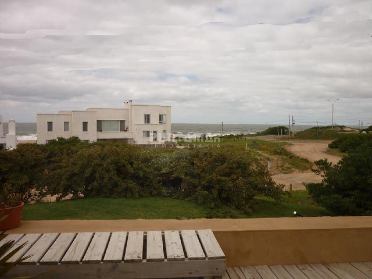 Casa ID.210898 - ALQUILER HERMOSA CASA FRENTE A LA PLAYA DE MONTOYA