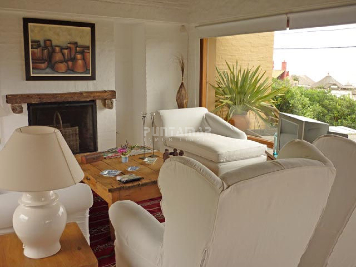 Casa ID.210898 - ALQUILER HERMOSA CASA FRENTE A LA PLAYA DE MONTOYA