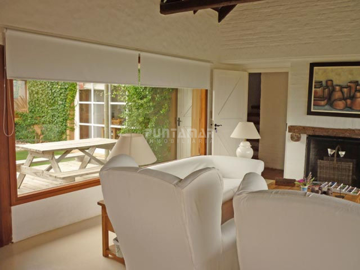 Casa ID.210898 - ALQUILER HERMOSA CASA FRENTE A LA PLAYA DE MONTOYA