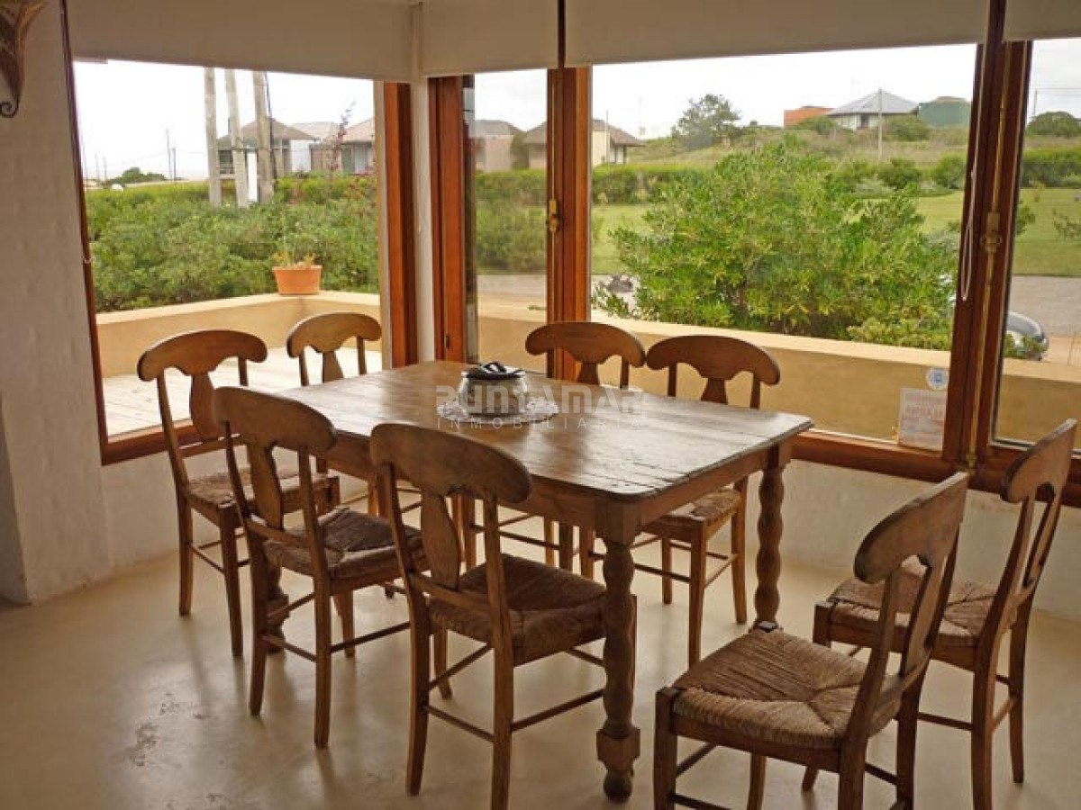 Casa ID.210898 - ALQUILER HERMOSA CASA FRENTE A LA PLAYA DE MONTOYA