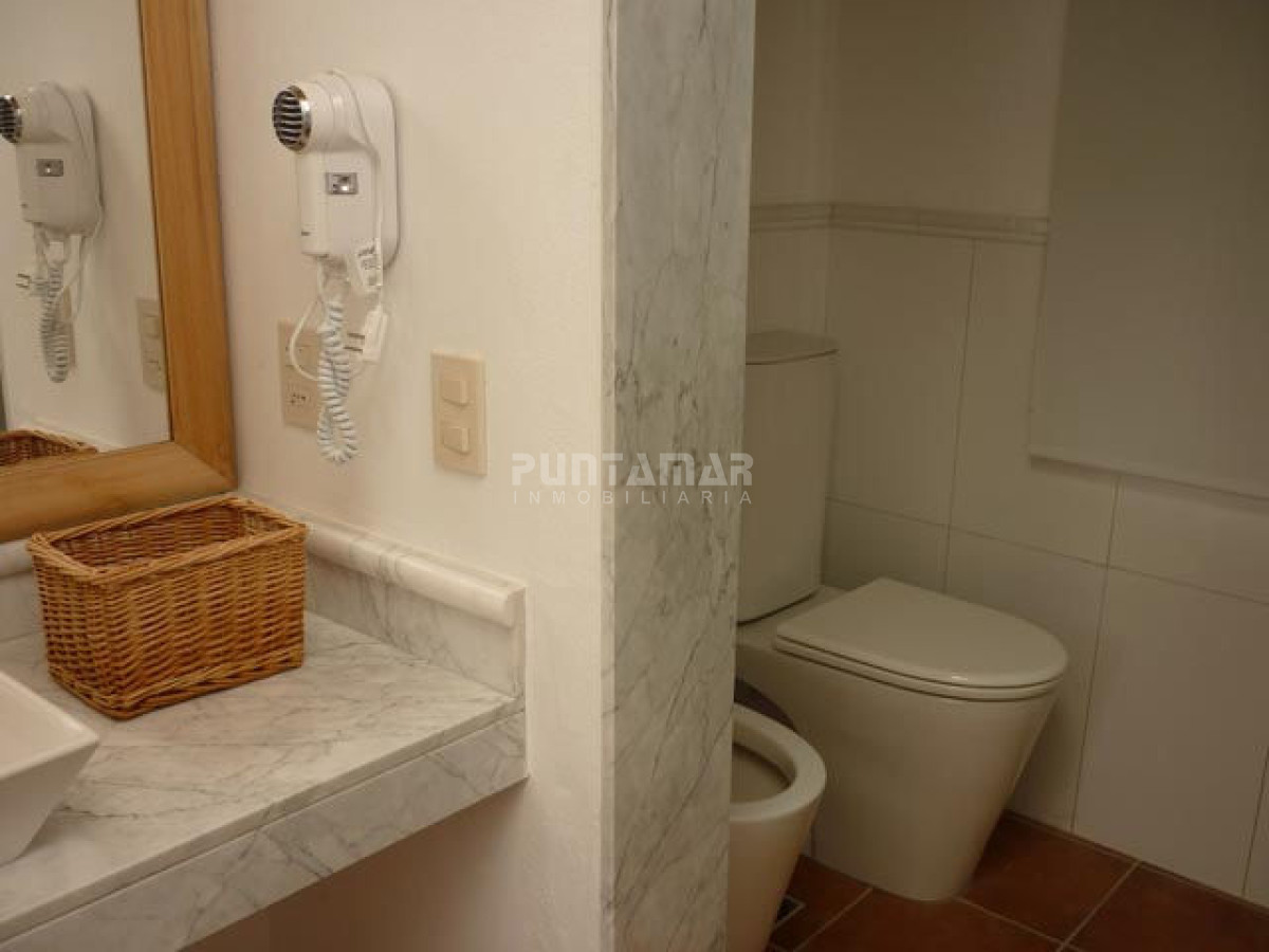 Casa ID.210898 - ALQUILER HERMOSA CASA FRENTE A LA PLAYA DE MONTOYA