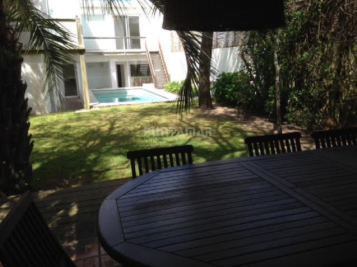Casa ID.210933 - Casa en alquiler en La Barra, 4 dormitorios, piscina