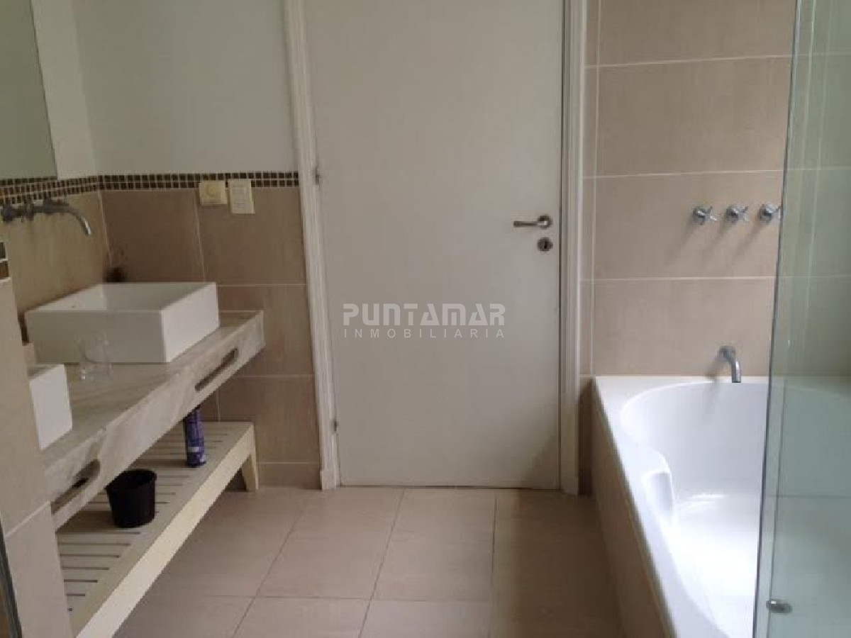 Casa ID.210933 - Casa en alquiler en La Barra, 4 dormitorios, piscina