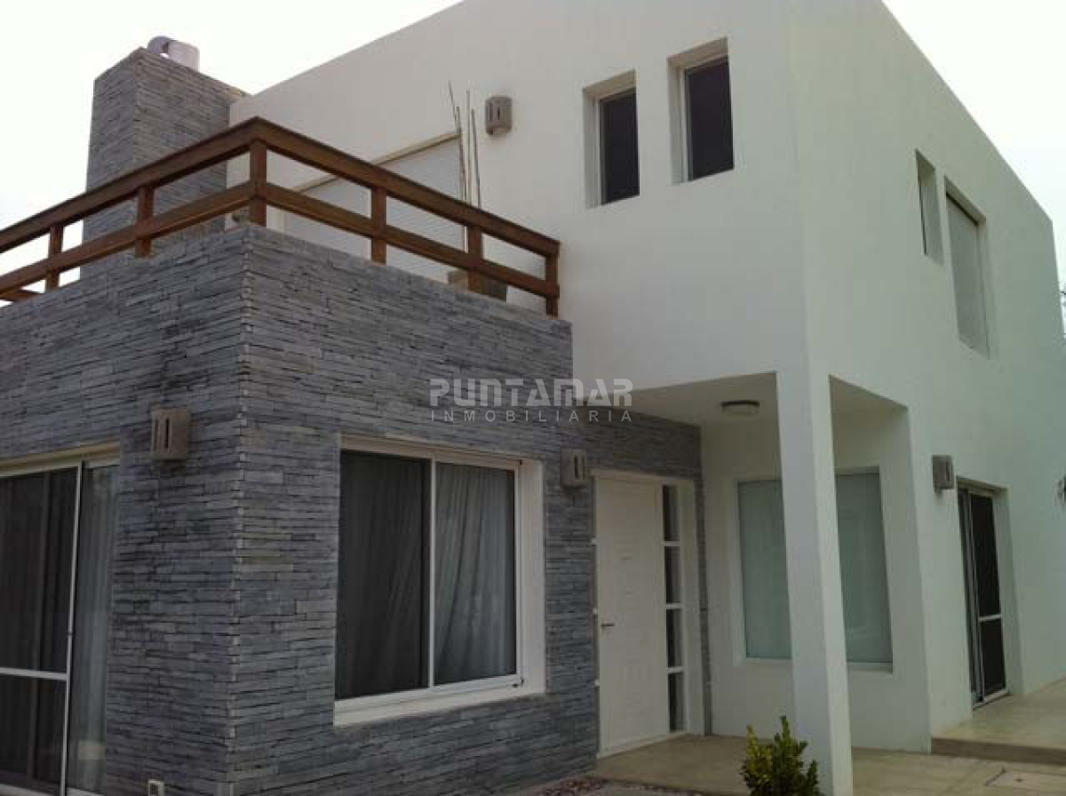 Casa ID.210985 - HERMOSA CASA 4 DORM EN EL CORAZON DE LA BARRA 400 MTS DEL MAR