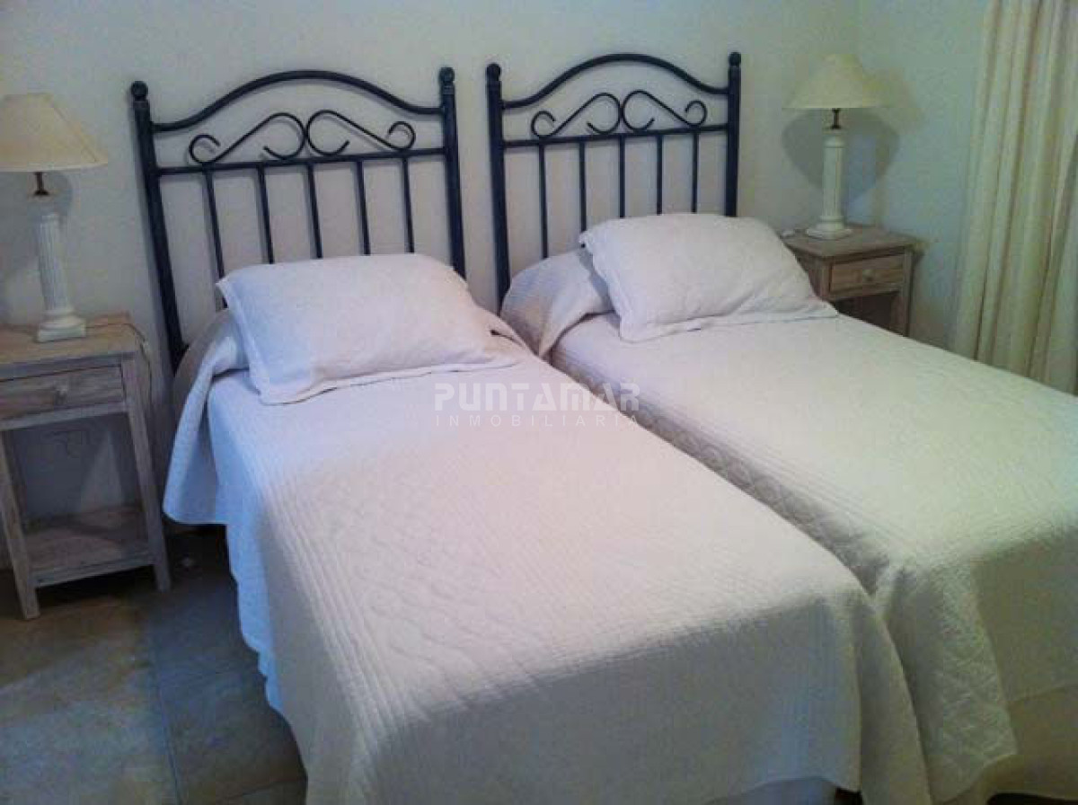 Casa ID.210985 - HERMOSA CASA 4 DORM EN EL CORAZON DE LA BARRA 400 MTS DEL MAR