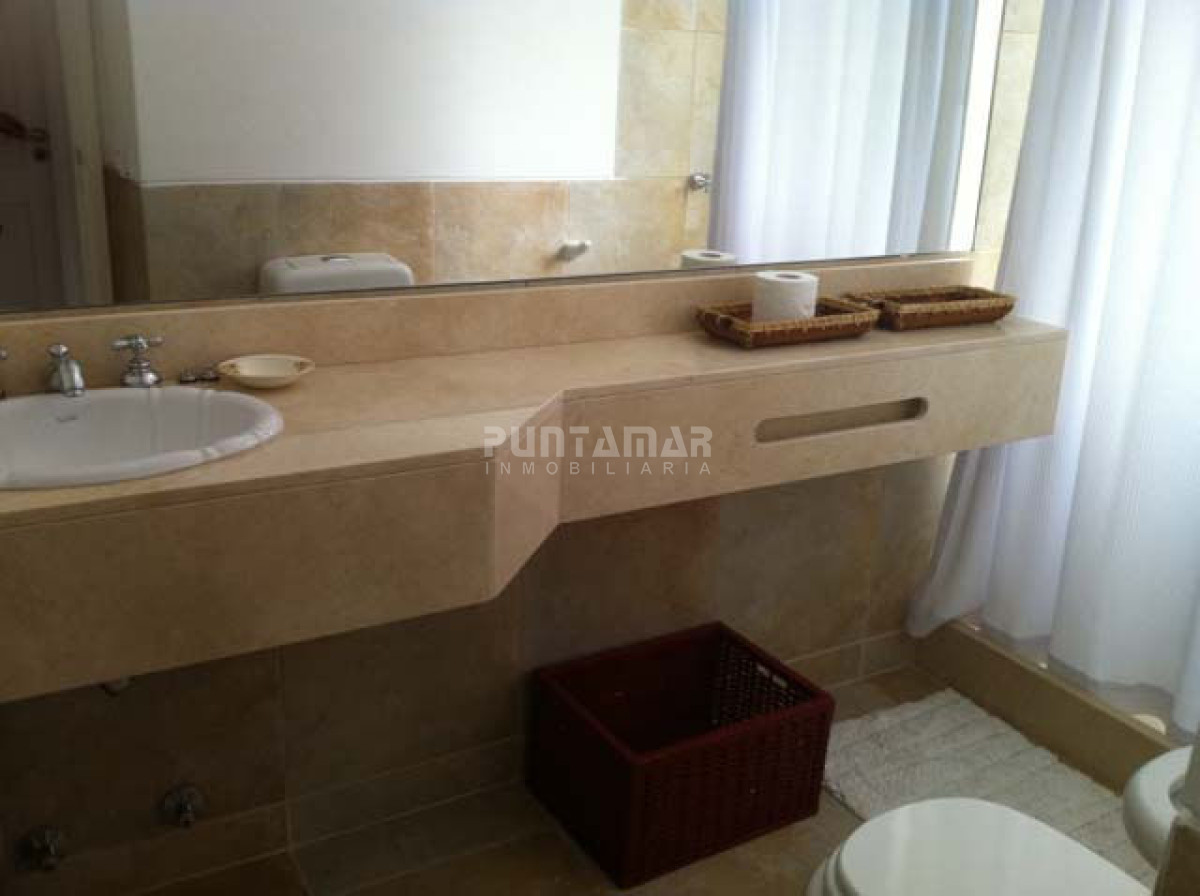 Casa ID.210985 - HERMOSA CASA 4 DORM EN EL CORAZON DE LA BARRA 400 MTS DEL MAR