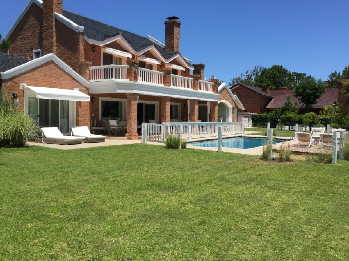 Casa ID.210352 - VENTA DE CASA EN PLAYA MANSA 5 DORMITORIOS