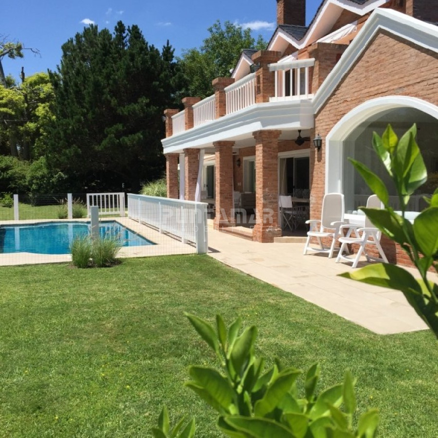 Casa ID.210352 - VENTA DE CASA EN PLAYA MANSA 5 DORMITORIOS