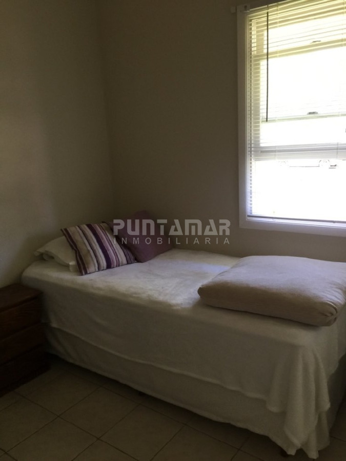 Casa ID.210352 - VENTA DE CASA EN PLAYA MANSA 5 DORMITORIOS