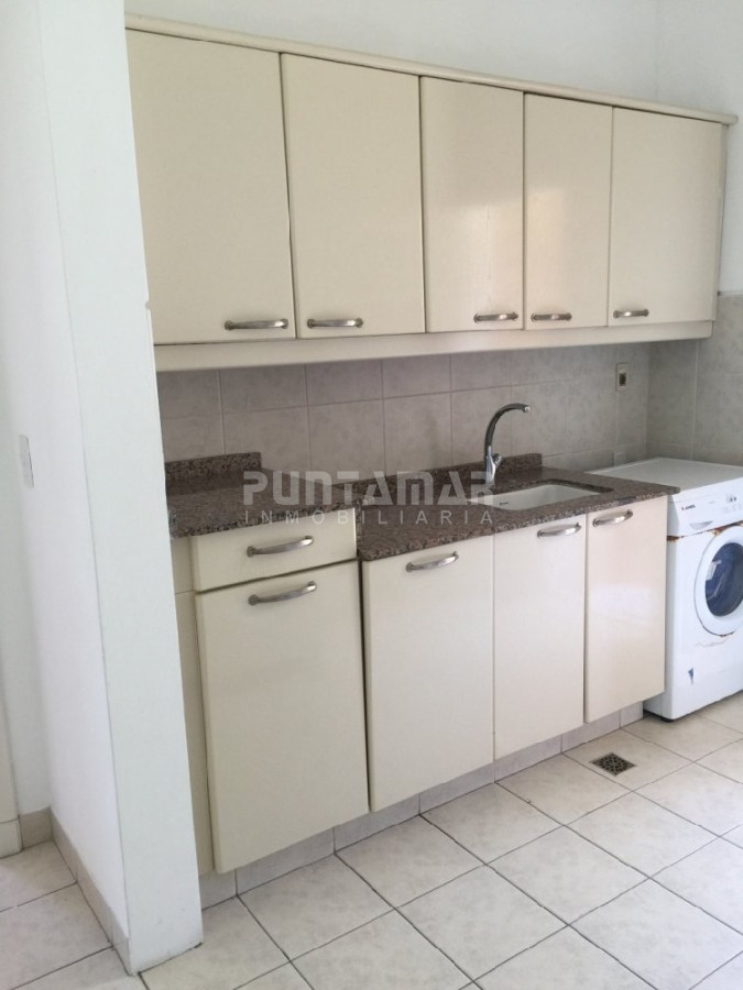 Casa ID.210352 - VENTA DE CASA EN PLAYA MANSA 5 DORMITORIOS
